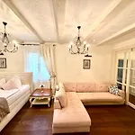 Unique Charles Bridge 2bdr Apartment. Prag