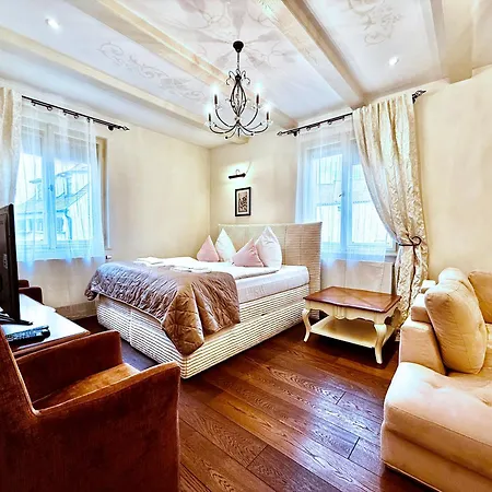 Unique Charles Bridge 2bdr Apartment. Daire Prag