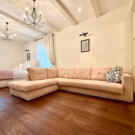 Unique Charles Bridge 2bdr Apartment. * プラハ