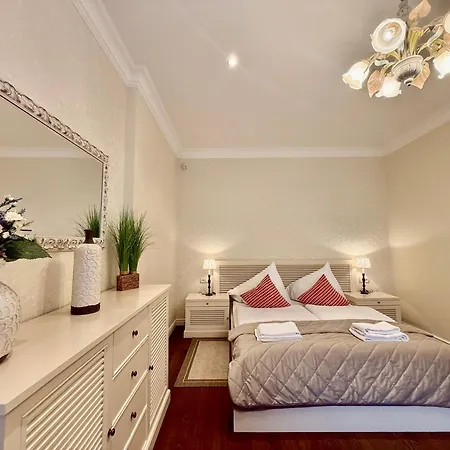 アパート Unique Charles Bridge 2bdr Apartment. プラハ
