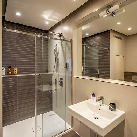 Unique Charles Bridge 2bdr Apartment. アパート プラハ