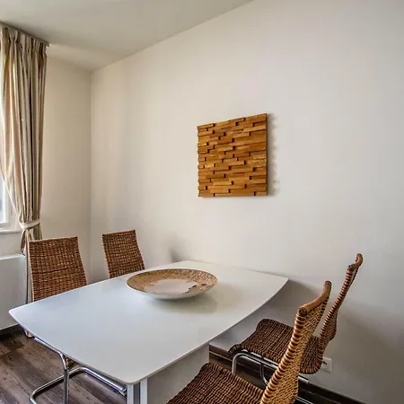 דירה Unique Charles Bridge 2bdr Apartment. *