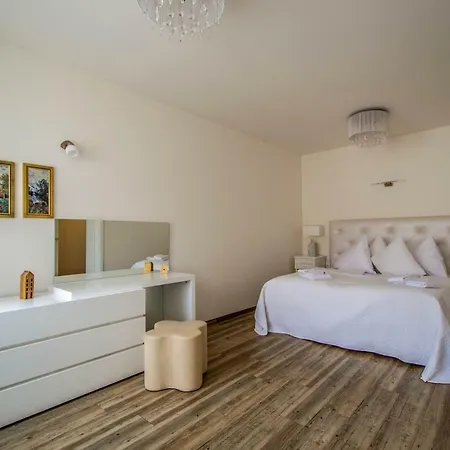 アパート Unique Charles Bridge 2bdr Apartment. プラハ