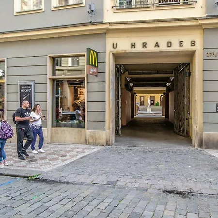דירה Unique Charles Bridge 2bdr Apartment. פראג