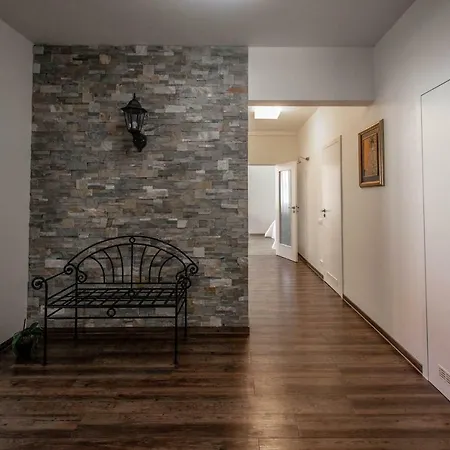 Unique Charles Bridge 2bdr Apartment. Prague