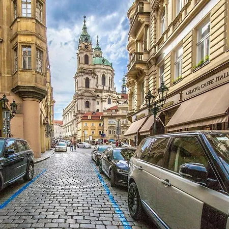 Unique Charles Bridge 2bdr Apartment. * פראג