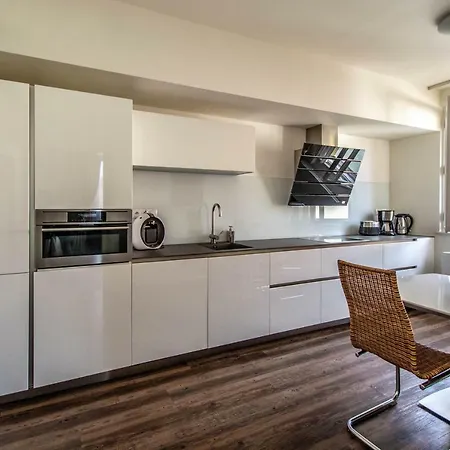 Unique Charles Bridge 2bdr Apartment. דירה